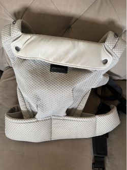 Momcozy baby carrier