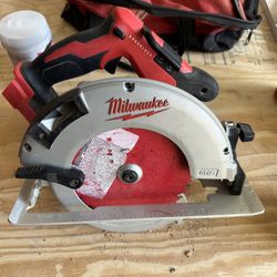 Milwaukee 7 1/4 Circular Saw 