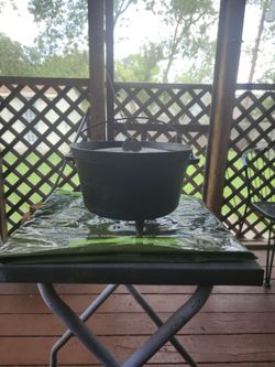 Cast Iron Dutch Oven with Lid and Handle