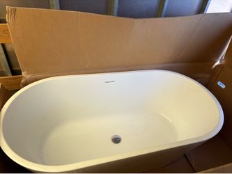 Freestanding soaking tub