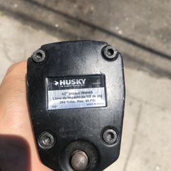 Husky 1/2" Air Impact Wrench (Model: QIW901) air impact wrench