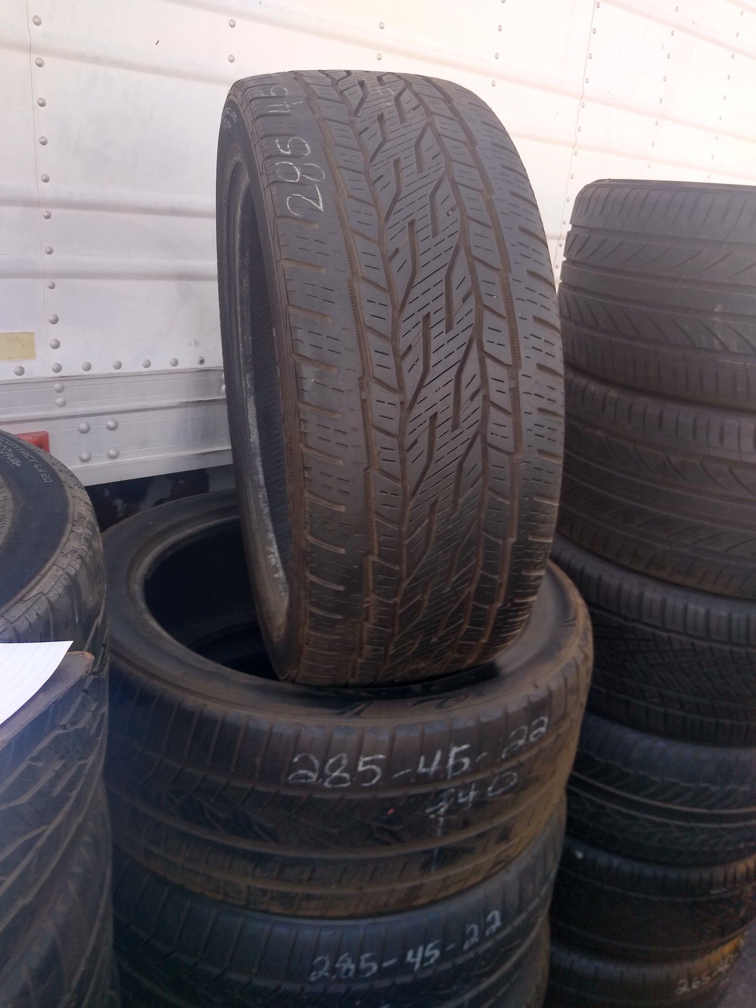Tires 285/45/22