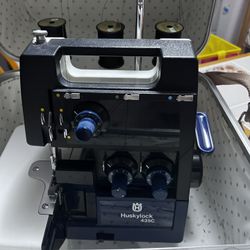 Huskylock 435 Portable Sewing Machine w/ Foot Pedal **Pre-Owned**