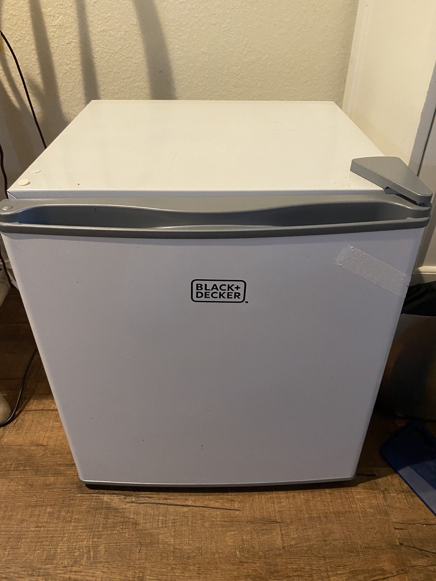 Nice Mini Fridge For Sale Black &decker Brand $60
