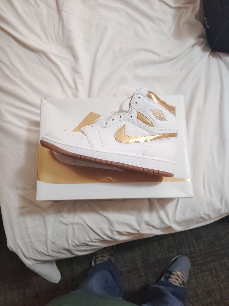 WMNS Air Jordan Retro Hi OG