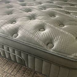 Luxury Queen Mattresses, 50-80% of brand new!