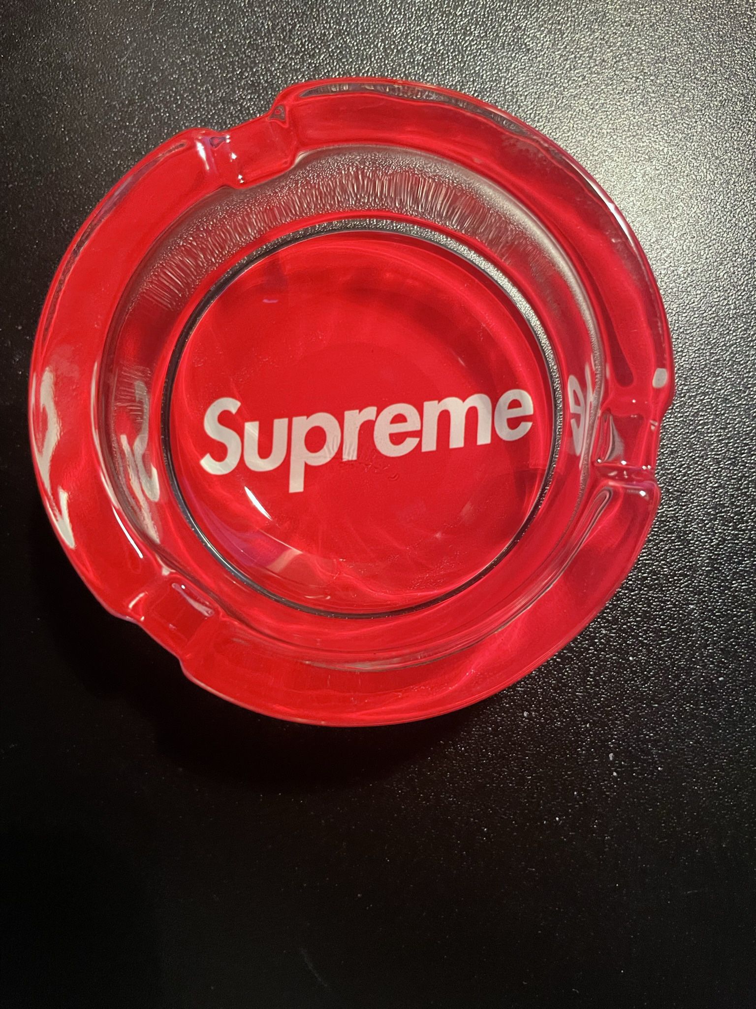 Amerika Direct chatten Ashtray Supreme red for Sale in Concord, CA - OfferUp