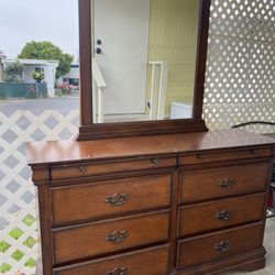 Dresser With Mirror