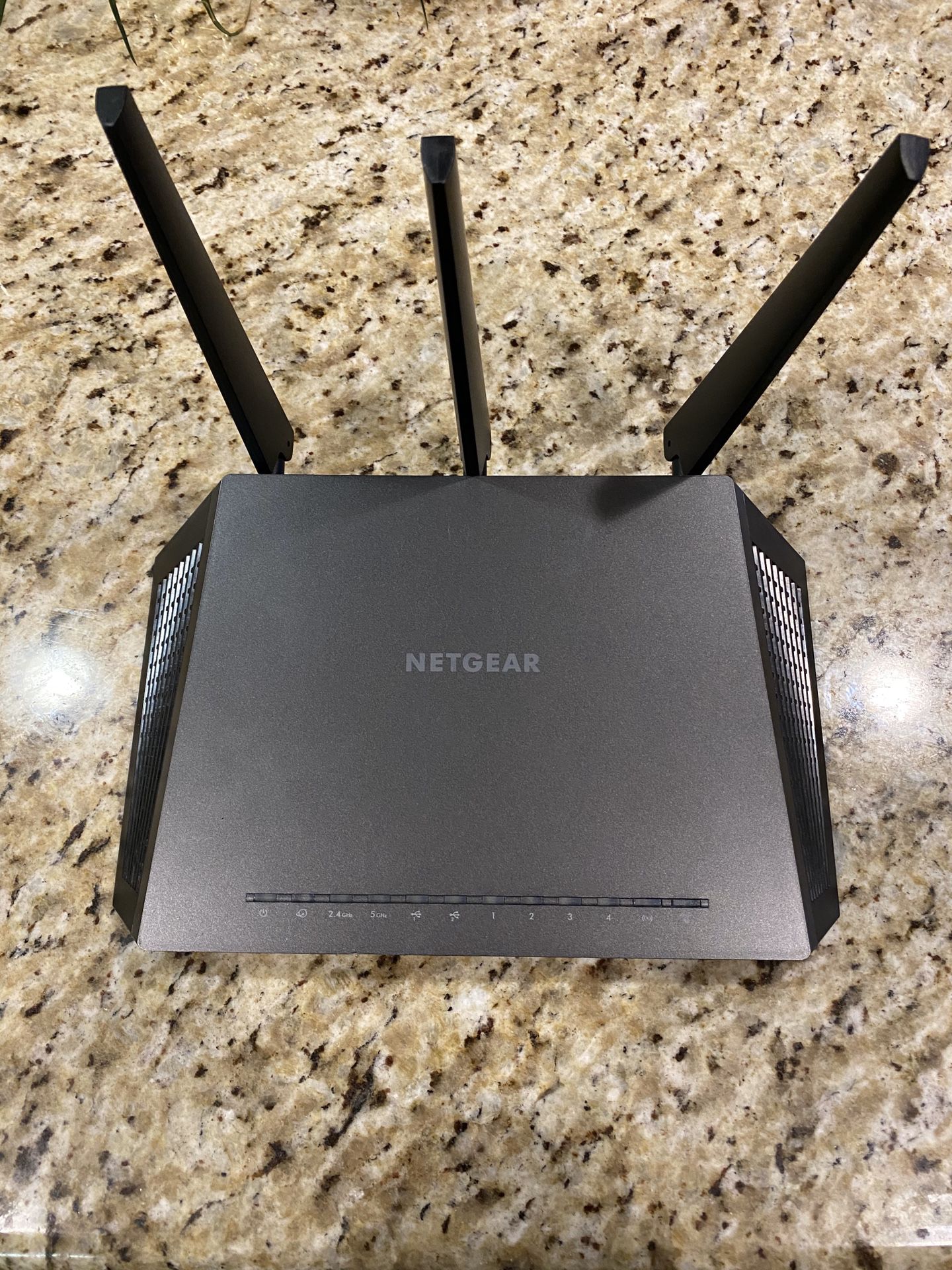 Netgear Nighthawk AC1900 Smart WiFi router