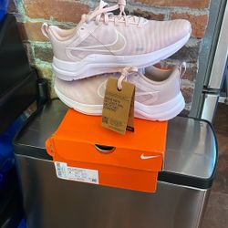 Women’s Nike Downshifter 12, 8.5 Running Shoes 