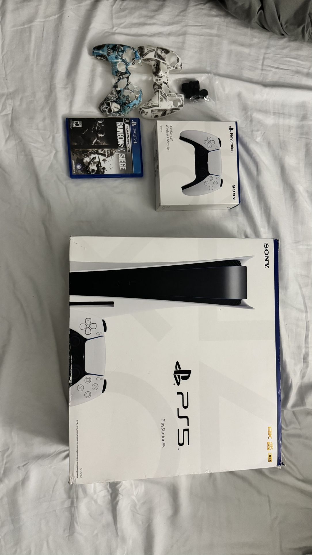 PS5 Disc Edition – Excellent Condition + Extras