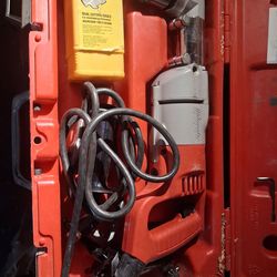 Milwaukee right angle dril with attachments