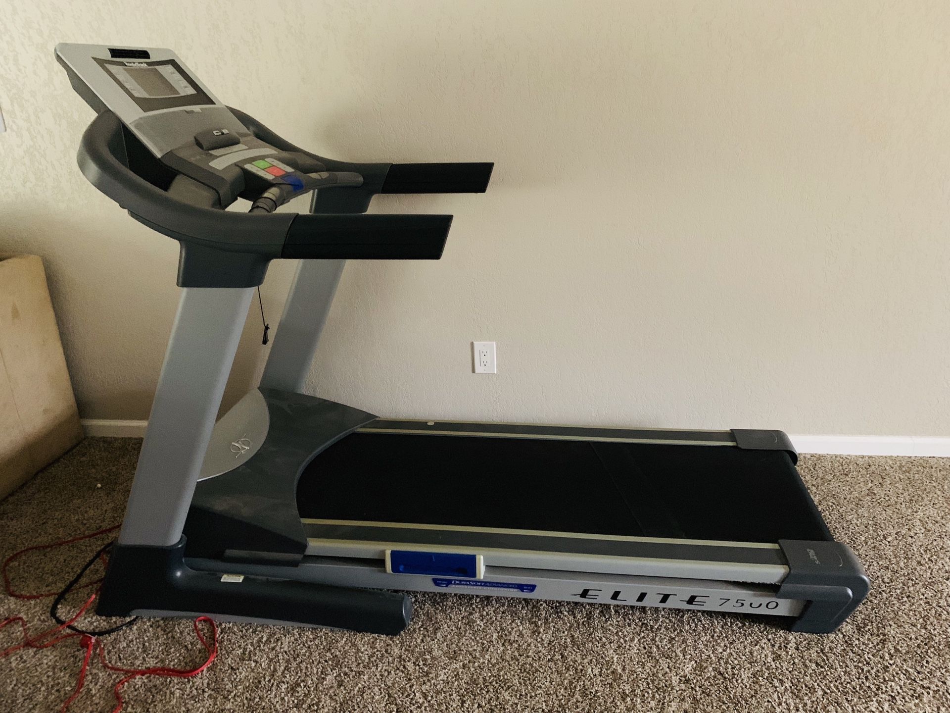 Perfect condition Nordic Track Elite 7500 treadmill