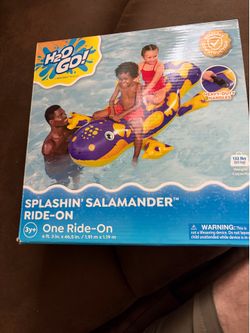 Splashin salamander ride on pool float
