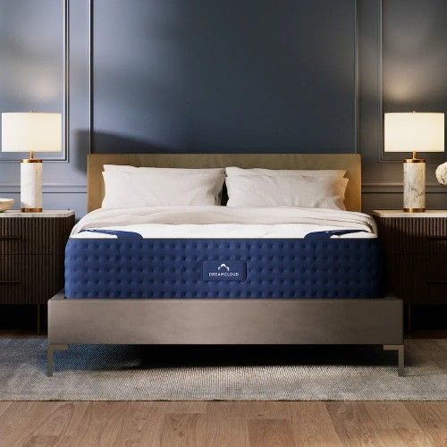 Dream Cloud Hybrid King Mattress