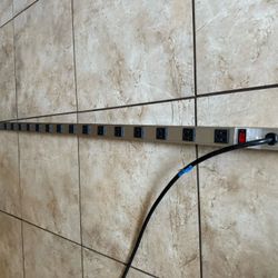 Tripp Lite PS7224 24-Outlet Vertical PDU – 15 A / 120 V, Excellent Condition