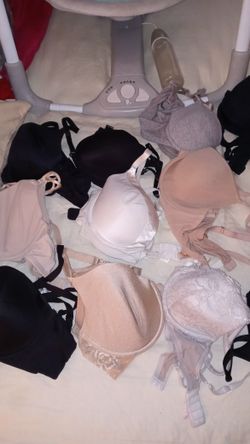Estoy Vendiendo Brasieles. Por $5 Dólares Cada Uno