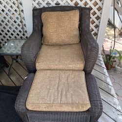 Chair W Ottoman 