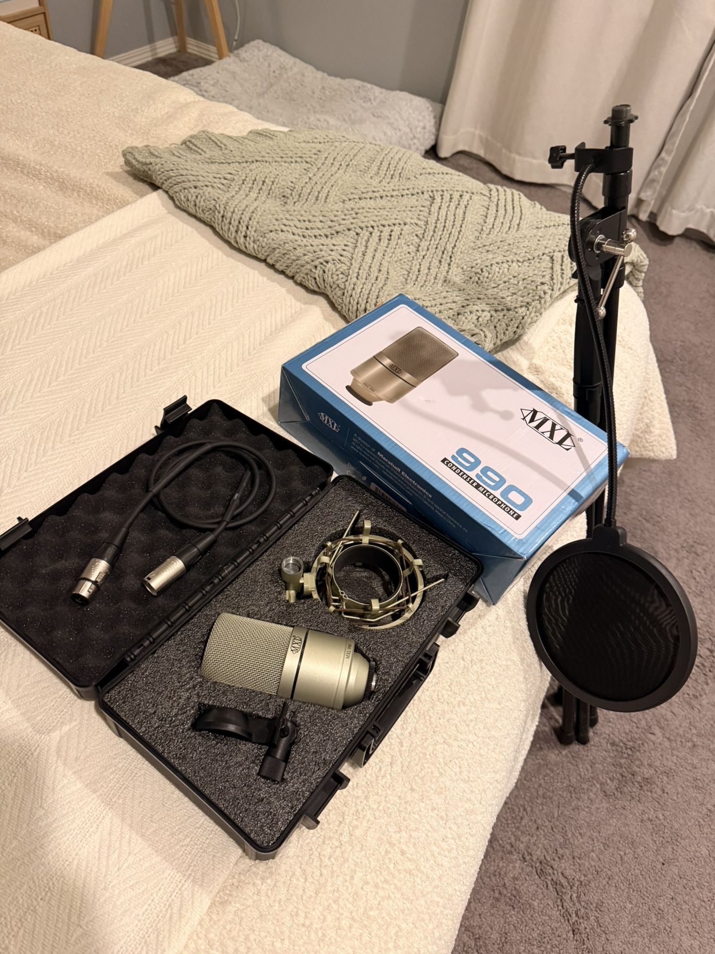 MXL 990 Condenser Microphone Bundle – Mic Stand, Cable, Pop Filter