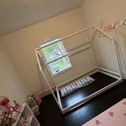 Used House Bed Twin Mint Condition 