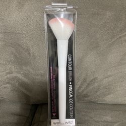 BRAND NEW WET AND WILD CONTOUR BRUSH 