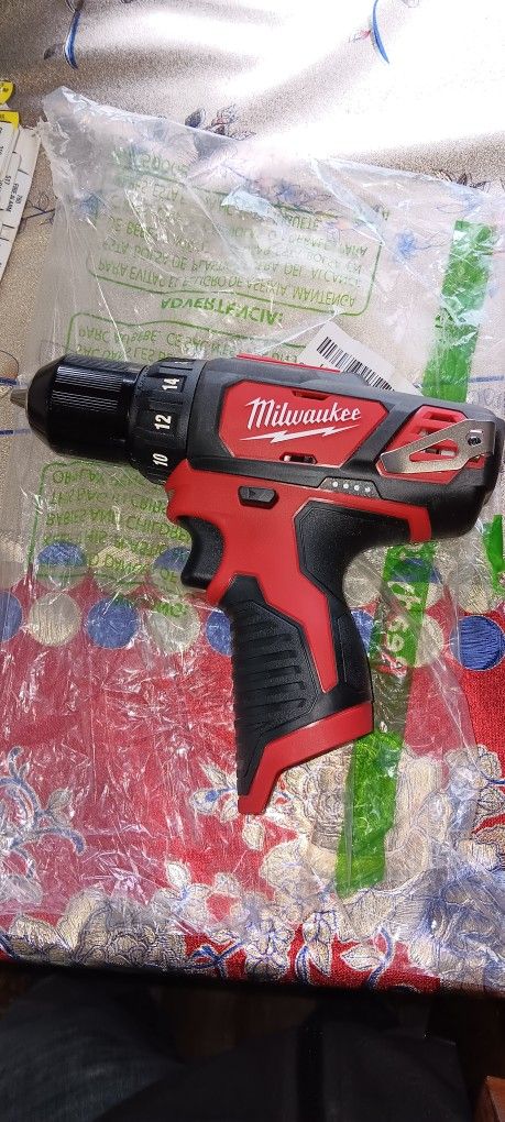12v Milwaukee Hammer Drill