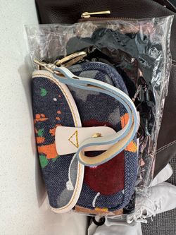 Wristlet purse