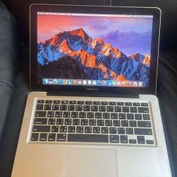 Apple Laptop 