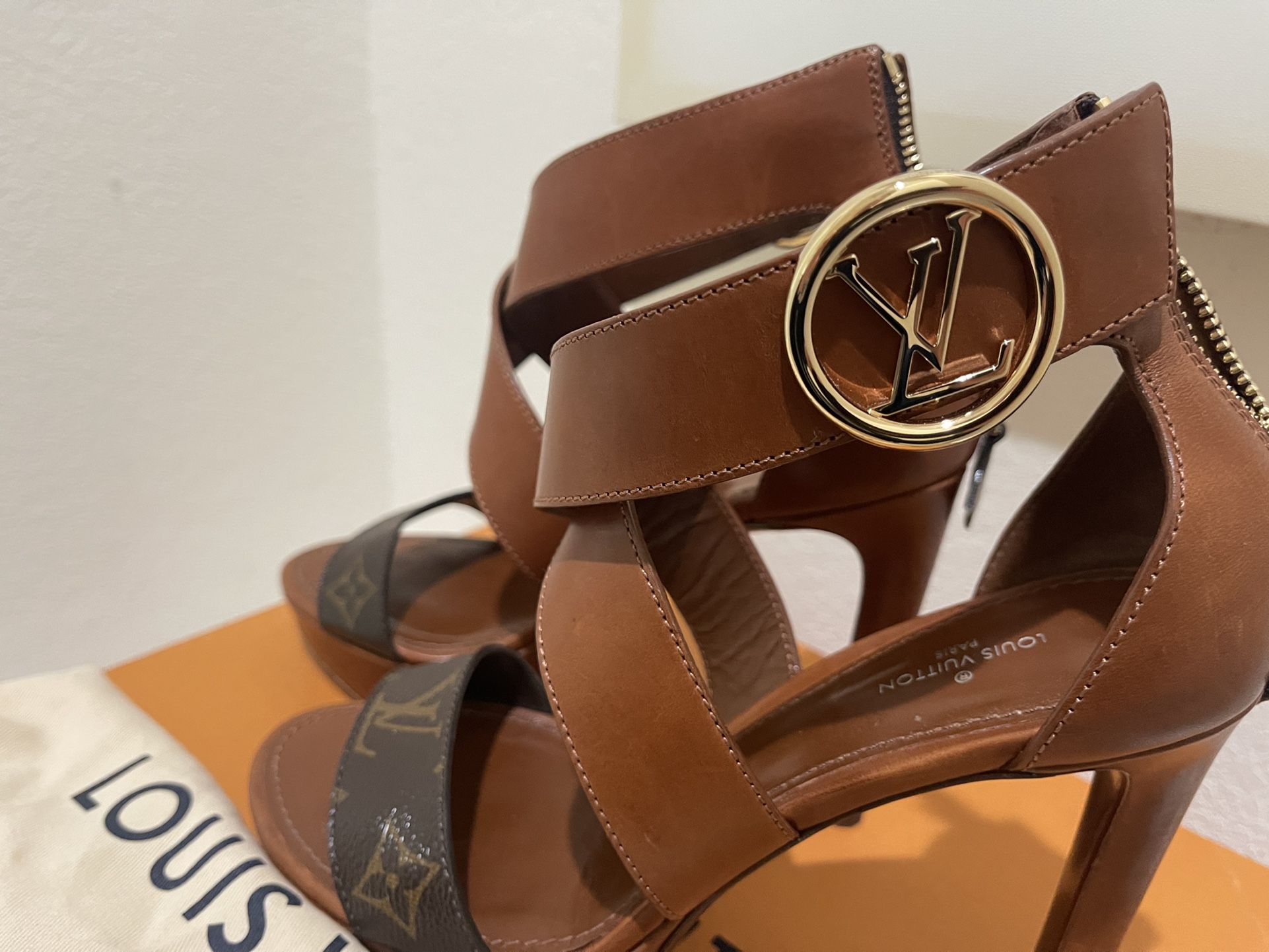 Louis Vuitton Sandals- Size 8 for Sale in Katonah, NY - OfferUp