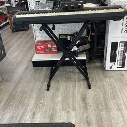 YAMAHA KEYBOARD P85