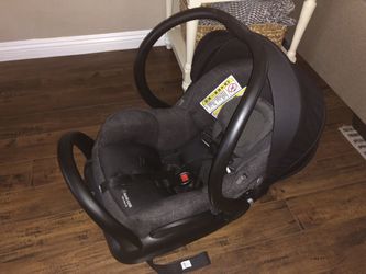 Maxi Cosi Infant Car seat And Base