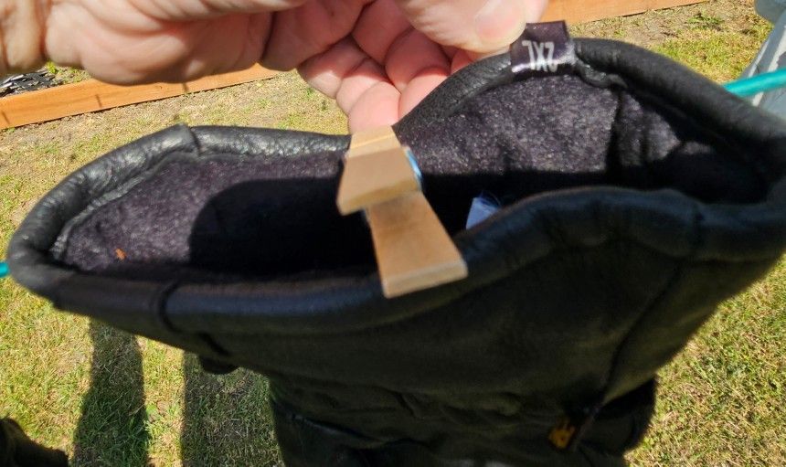 $10 - Rad Tex Leather Riding Gloves w-Warm Lining