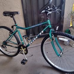 90s vintage Bike HARO VECTOR TIRES SIZE 26 VERY GOOD CONDITION