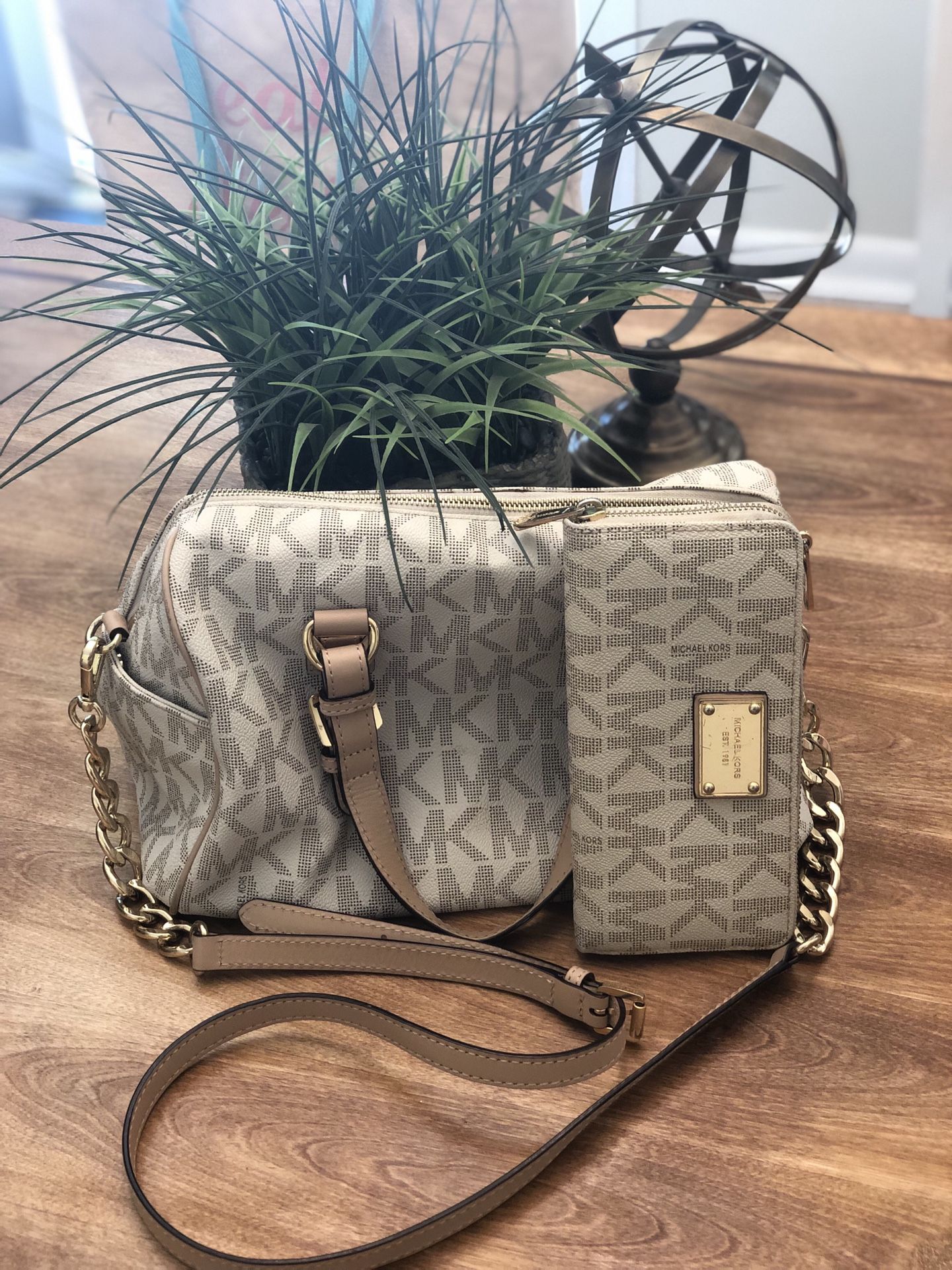 Medium, MK purse and wallet - Authentic