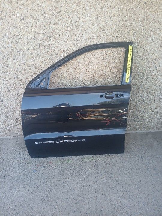 2011-20 Jeep Grand Cherokee Left Front Door 