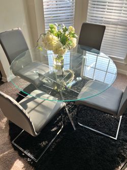 5 Piece 47” Round Dining Set