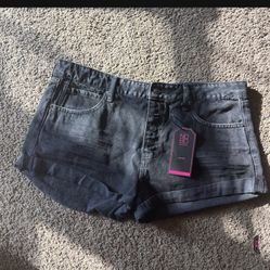 Women’s low rise shorts