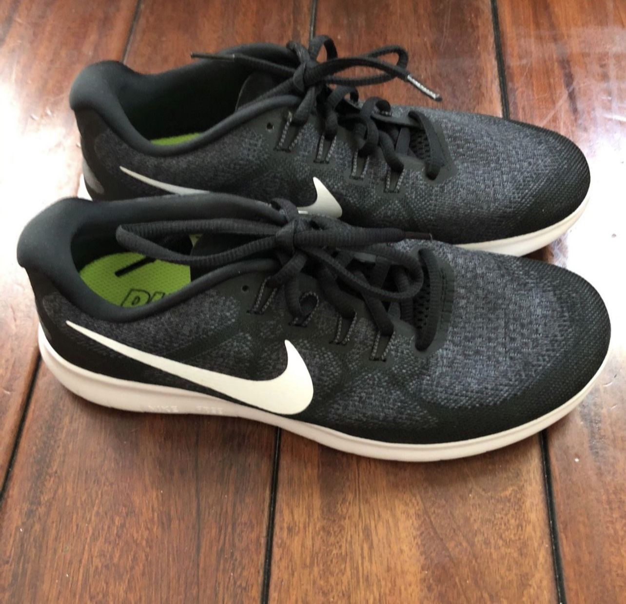 NEW Nike Free Running Shoes