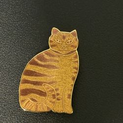 Fish Enterprise UK Vintage 1980s Cloisonne Enamel Golden Cat Pin Brooch