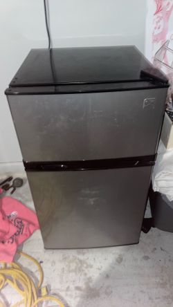 Mini fridge