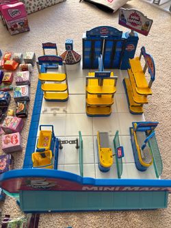 Mini Brands Mini Mart & Food Court (100+ items)
