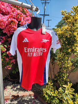 Arsenal home and away soccer jerseys