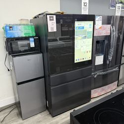 Samsung - Bespoke 29 cu. ft. 4-Door French Door Refrigerator with AI Family Hub+ - Charcoal Glass & Matte Black 