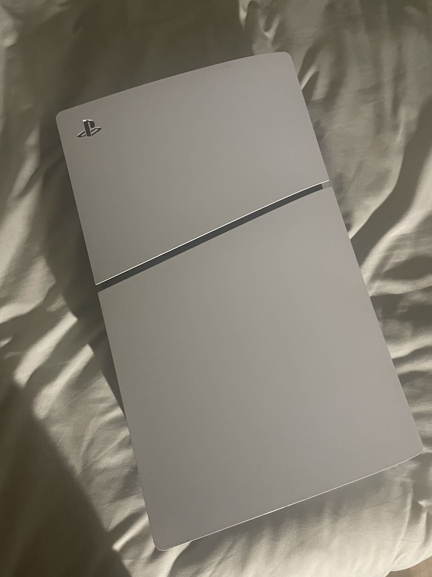 Ps5 console and controller (DESCRIPTION)