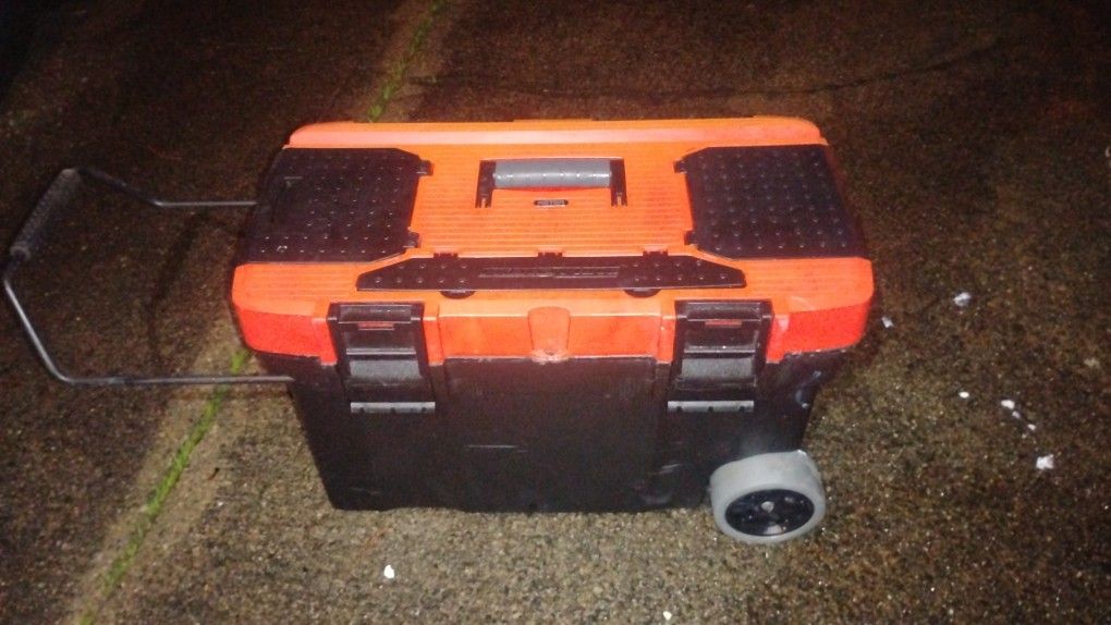 Keter Master mate Rolling Tool Box