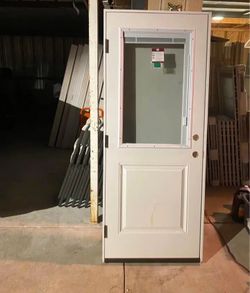 Storm-ready impact windows.
Custom fit. Competitive pricing.