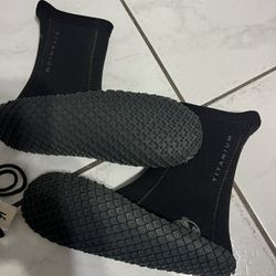 New With Bag Akona Titanium Dive Boots Size 4 Neoprene Zippered