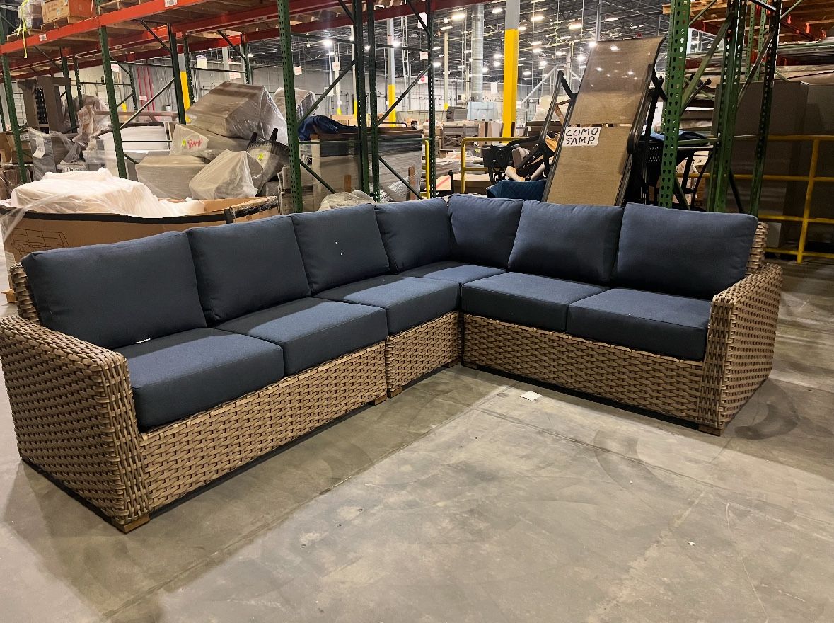 3 Pc Outdoor Sectional With Indigo Cushions