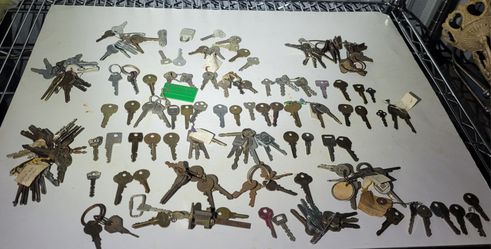 Lot of 180+ vintage keys