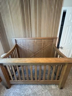 Wooden Baby Crib with X-Panel Headboard
